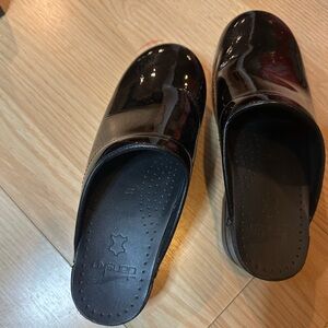 Elegant Black Leather Mules